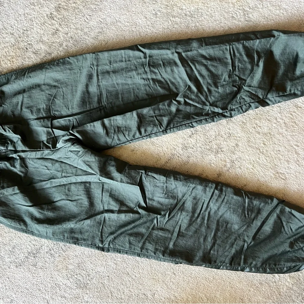 Nike Women’s Green Track Pants - Picture 2 of 3